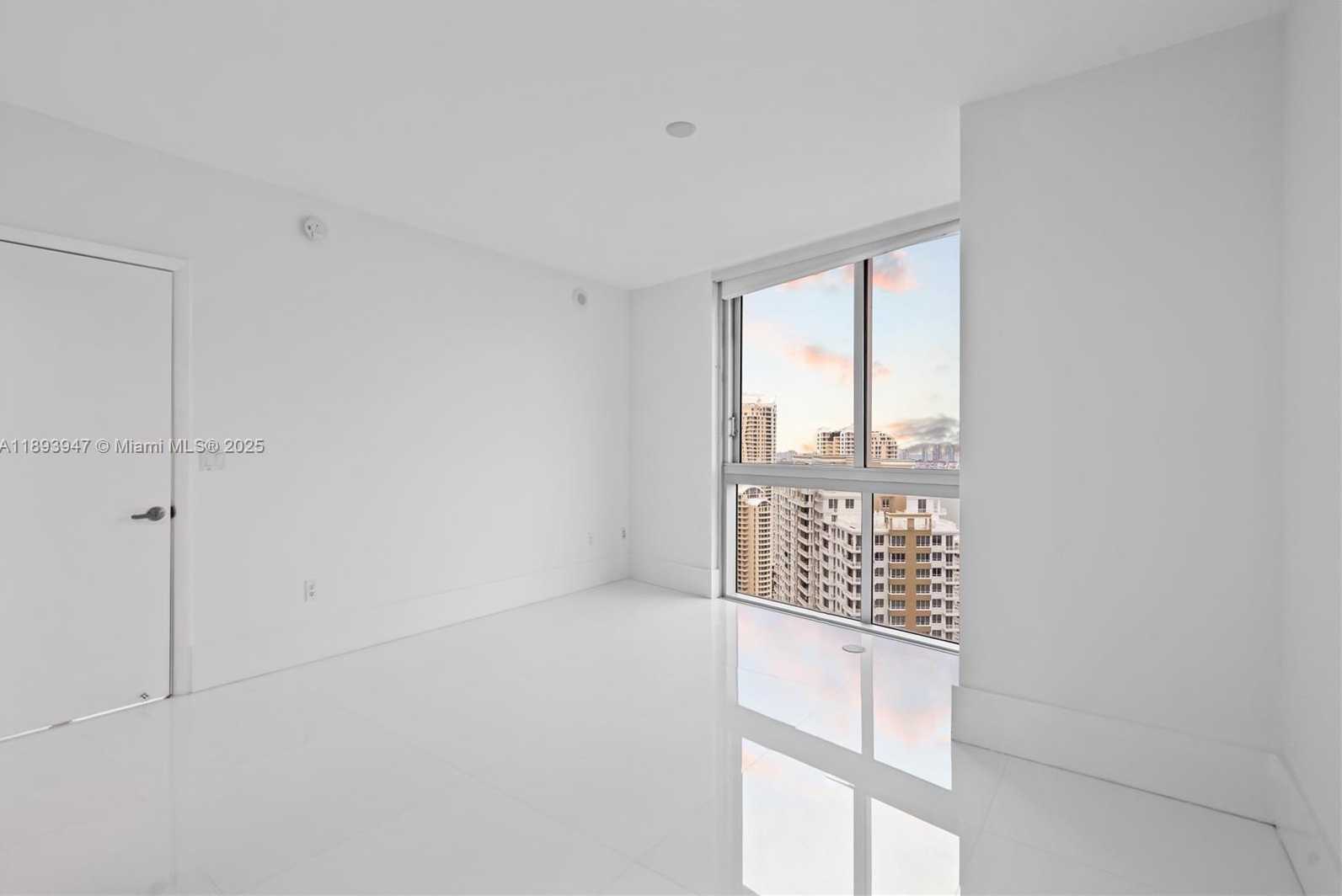 Small Image of 495 BRICKELL AVE #3502, Miami Number 17