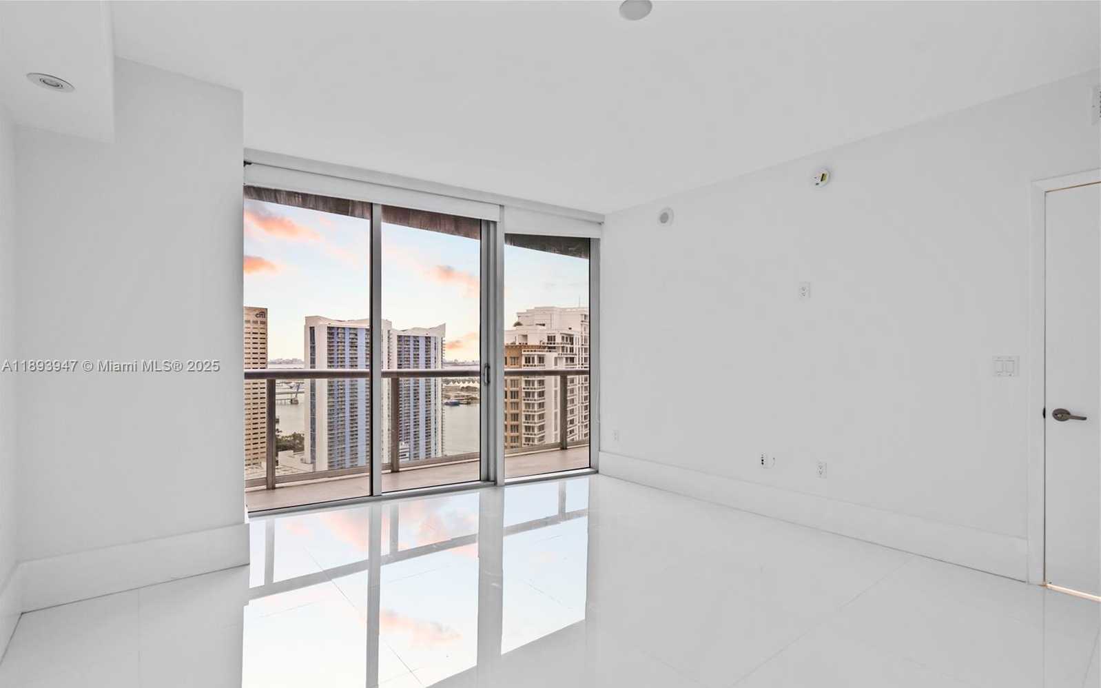 Small Image of 495 BRICKELL AVE #3502, Miami Number 21