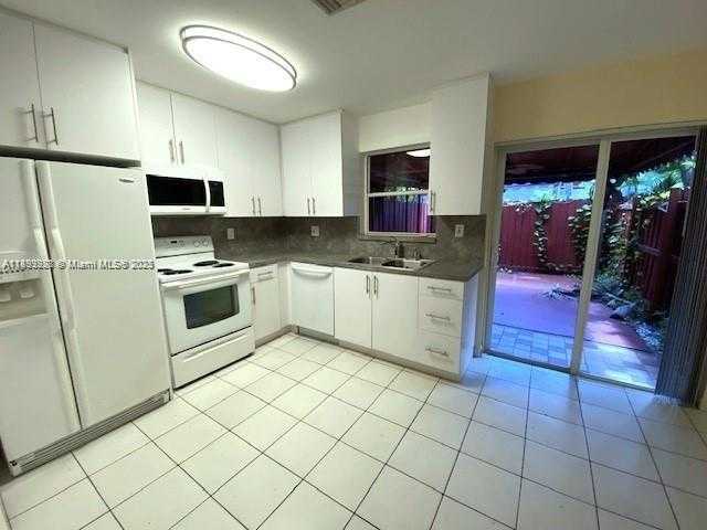 Small Image of 6275 SOUTH WEST 130TH AVE #807, Miami Number 3