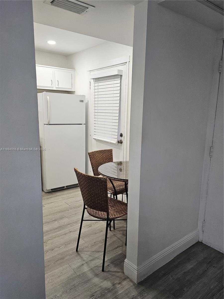 Small Image of 20400 WEST COUNTRY CLUB DR #301, Aventura Number 2