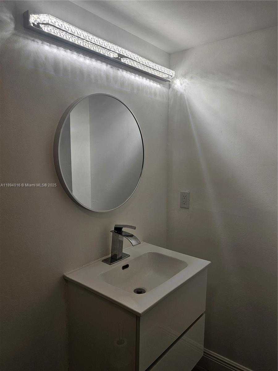 Small Image of 20400 WEST COUNTRY CLUB DR #301, Aventura Number 9