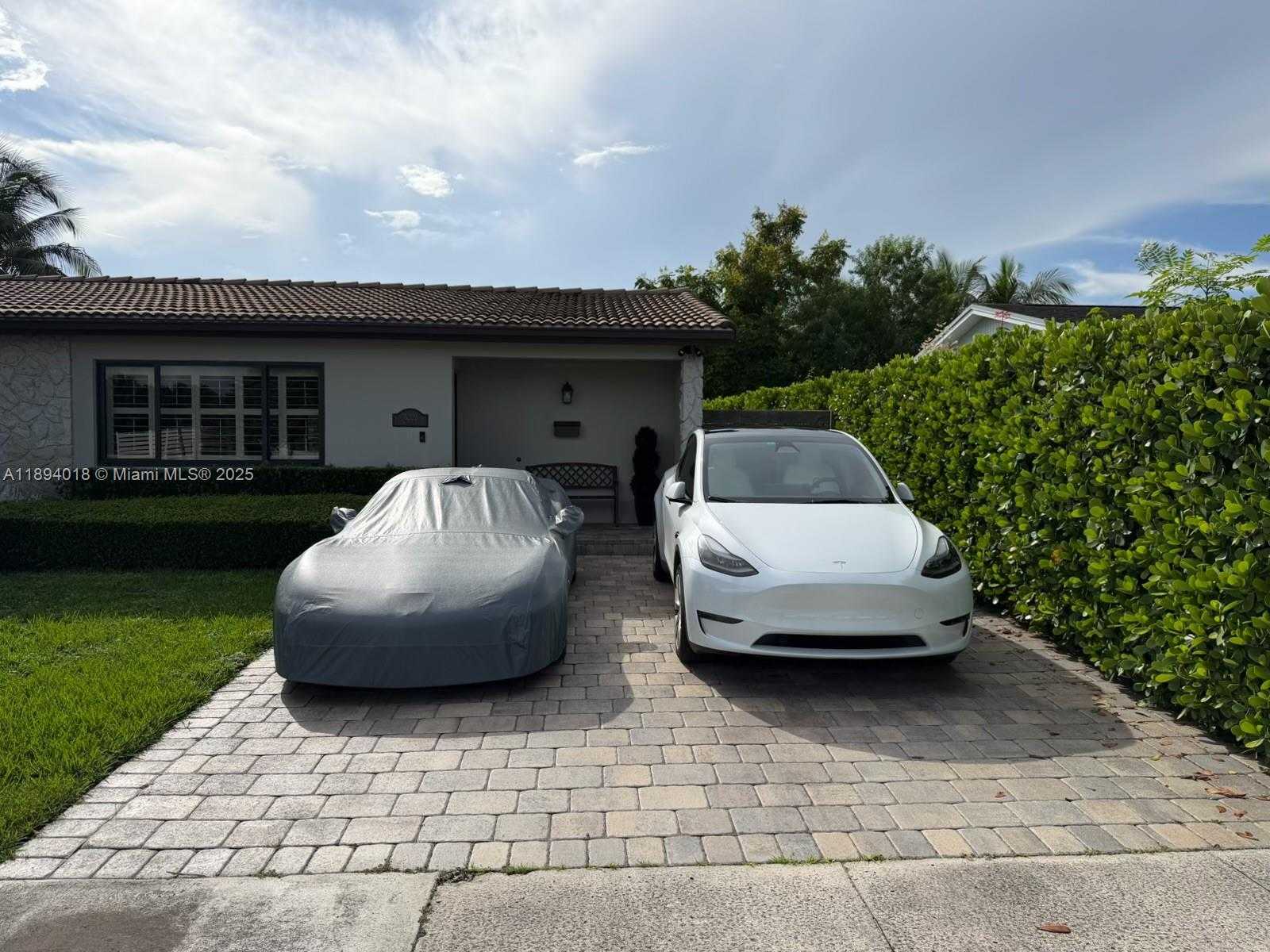 Small Image of 5222 SOUTH WEST 128TH PL, Miami Number 2