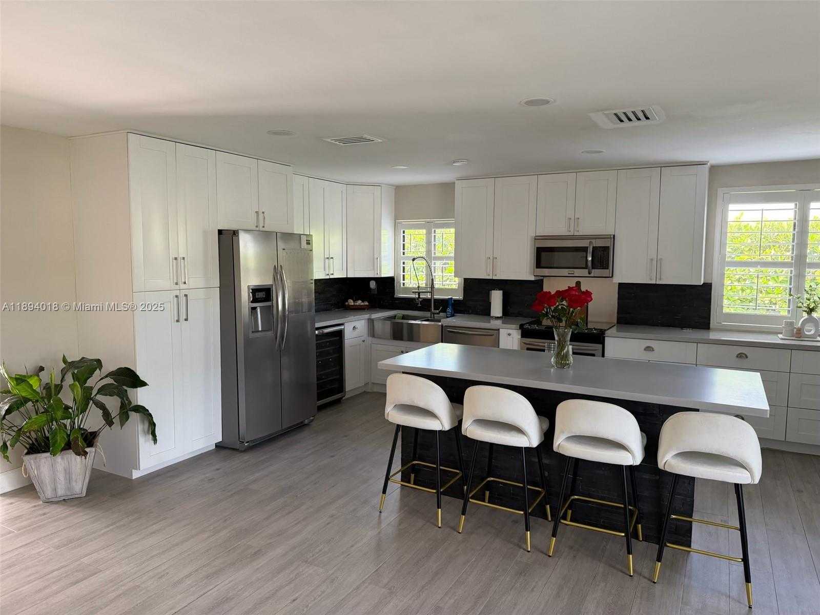 Small Image of 5222 SOUTH WEST 128TH PL, Miami Number 8