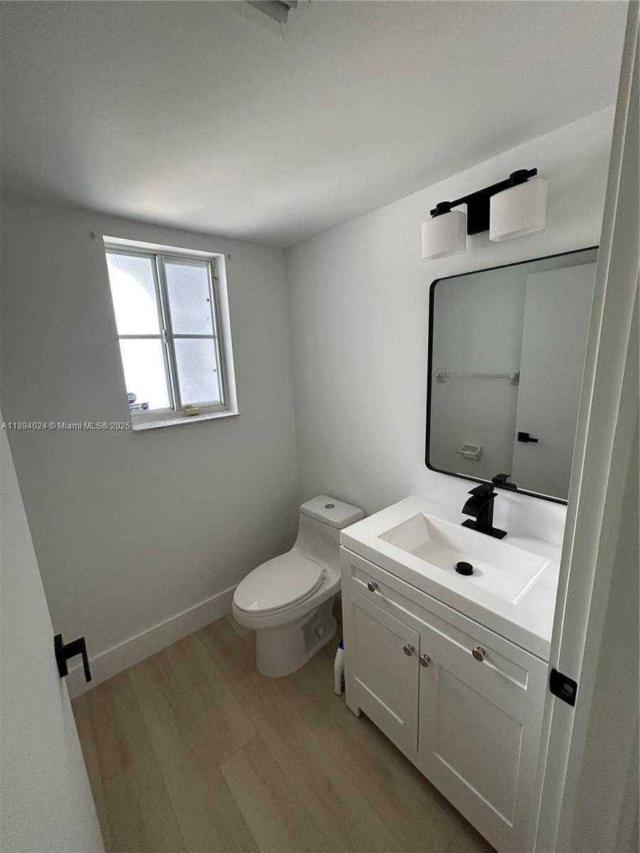 Small Image of 8725 SOUTH WEST 158TH PL, Miami Number 13