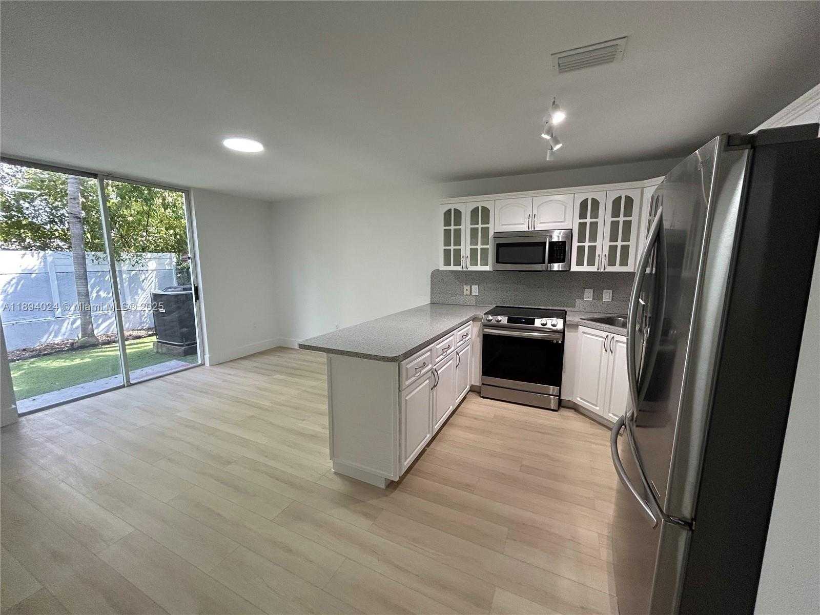 Small Image of 8725 SOUTH WEST 158TH PL, Miami Number 14