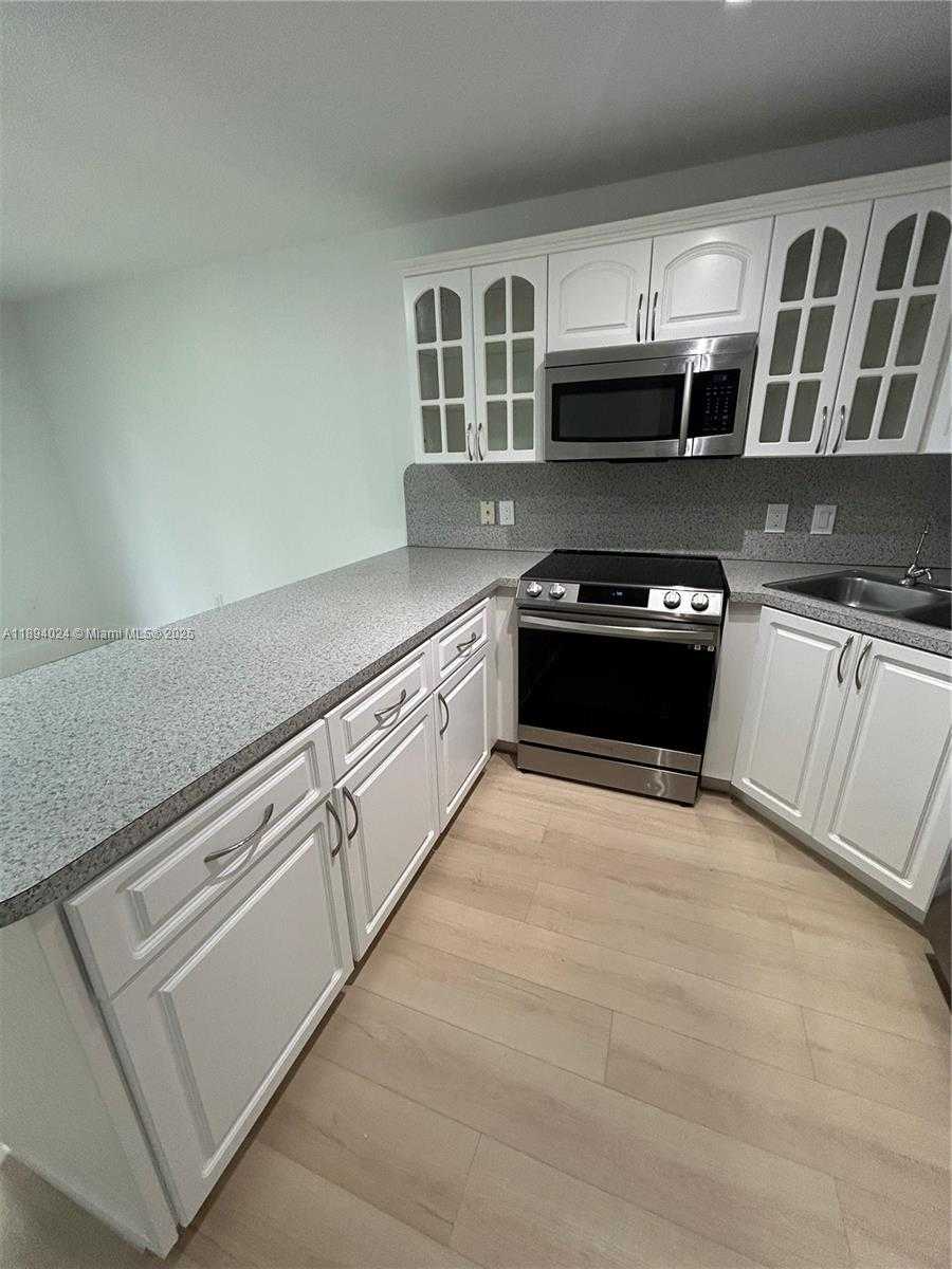 Small Image of 8725 SOUTH WEST 158TH PL, Miami Number 15