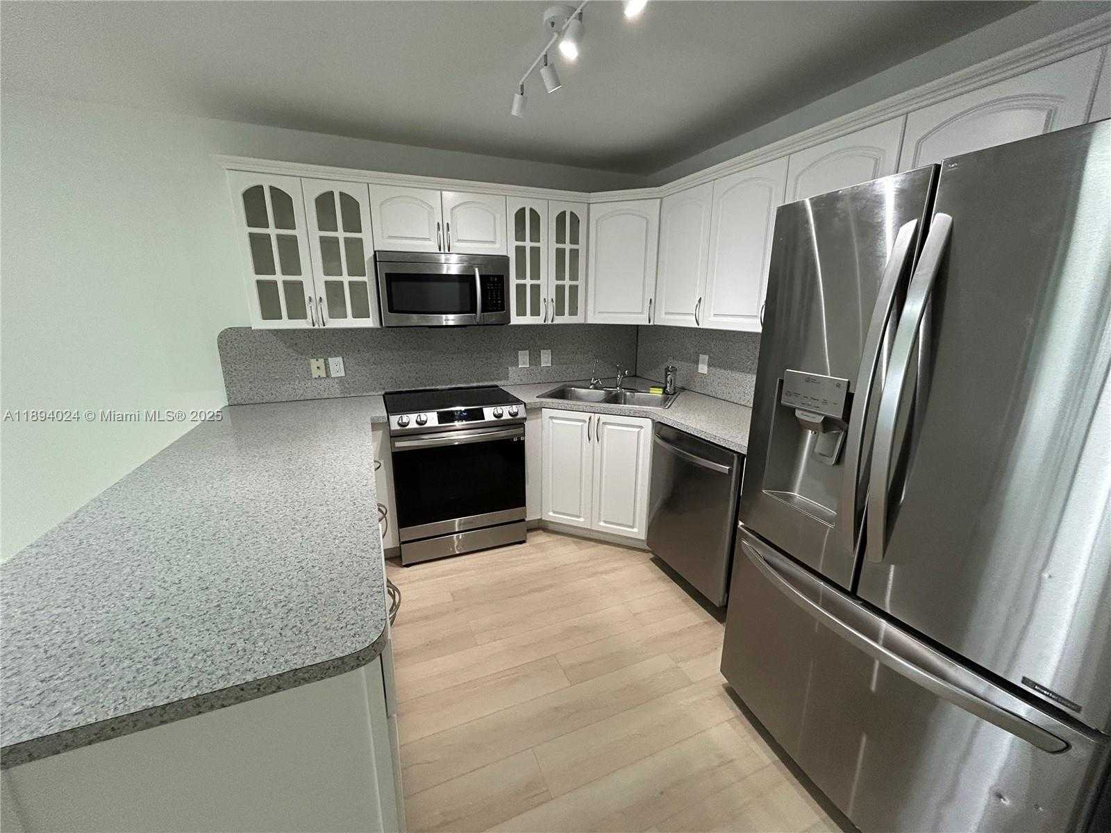 Small Image of 8725 SOUTH WEST 158TH PL, Miami Number 21