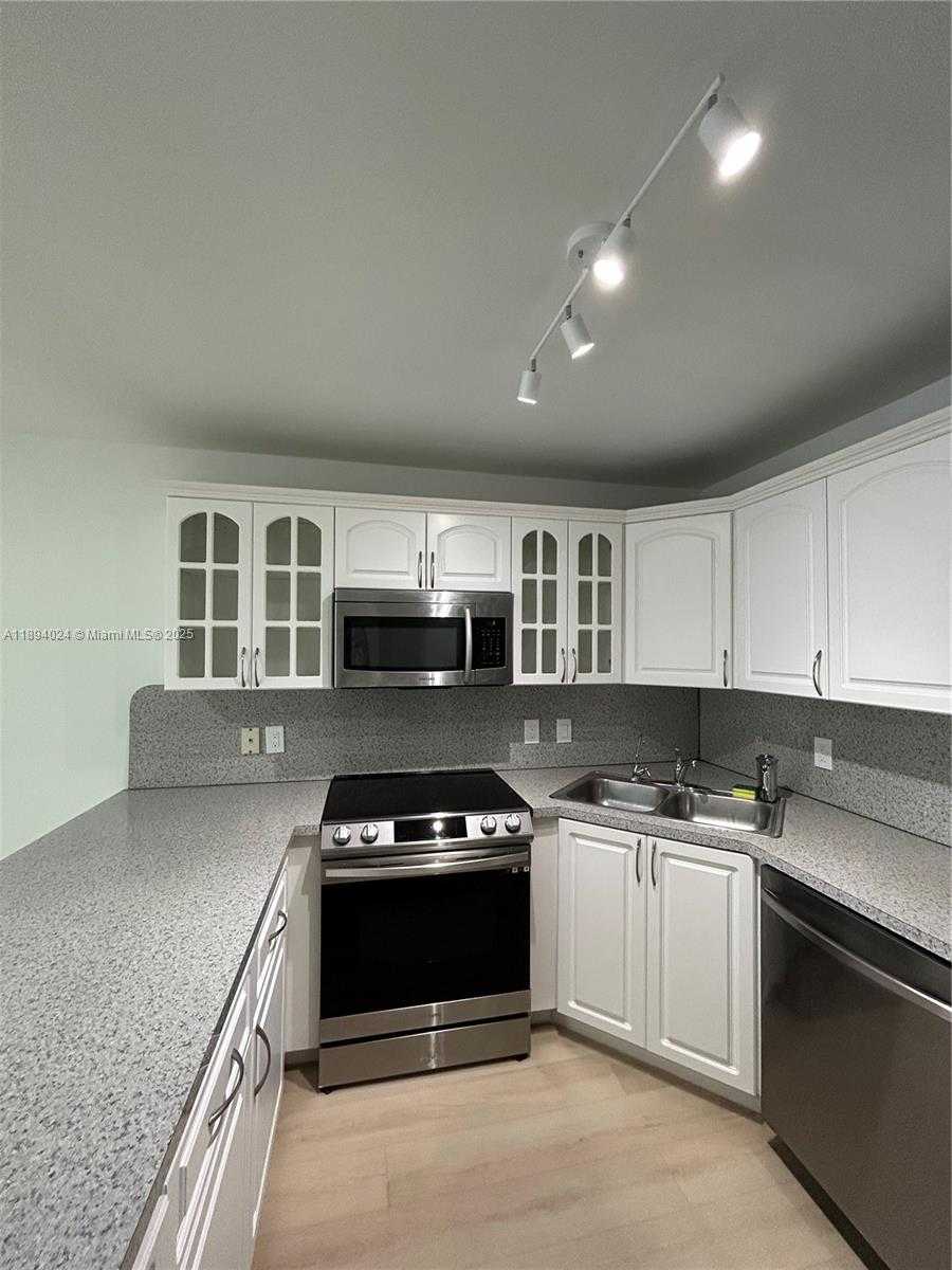 Small Image of 8725 SOUTH WEST 158TH PL, Miami Number 22