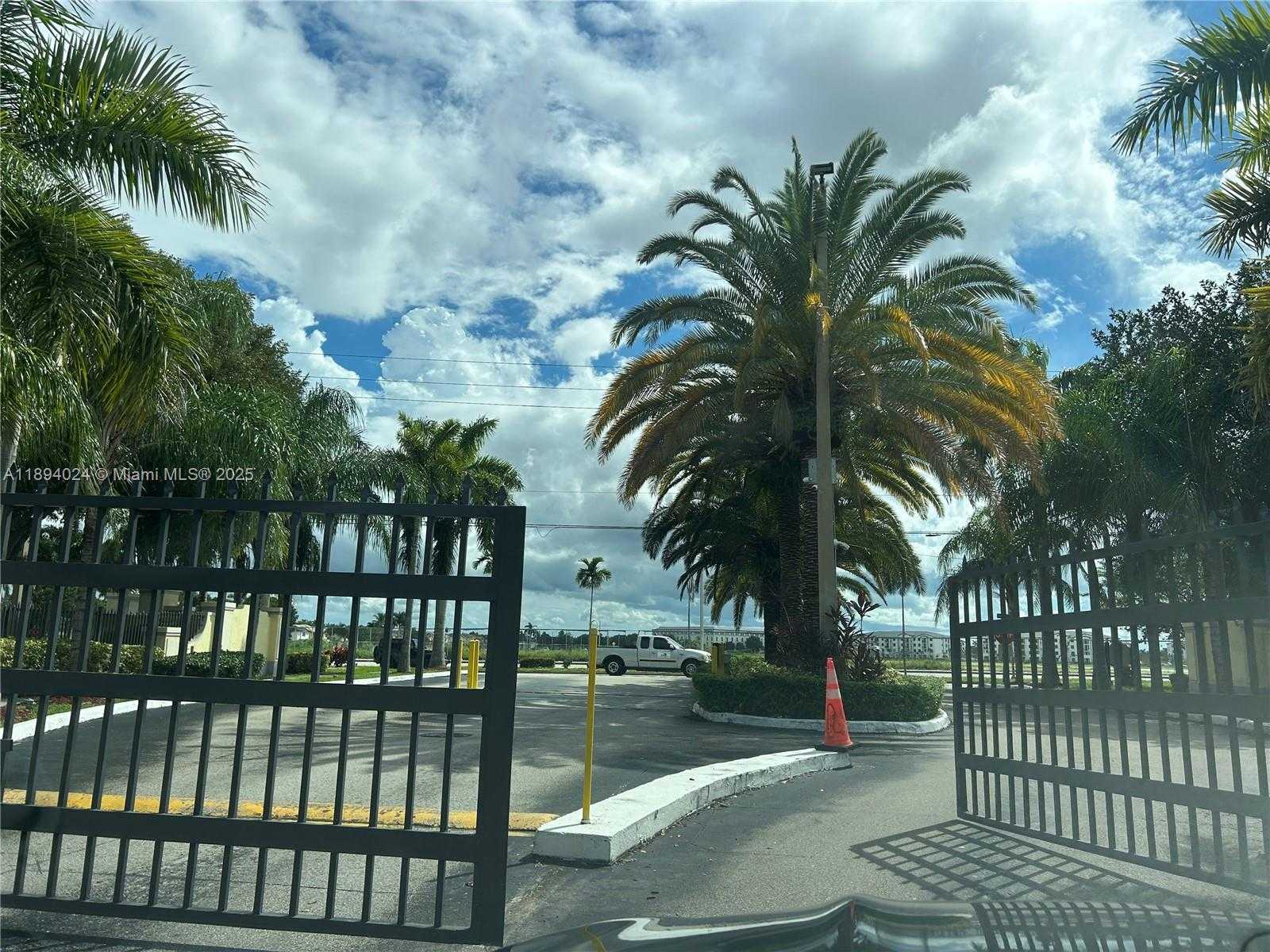 Small Image of 8725 SOUTH WEST 158TH PL, Miami Number 56
