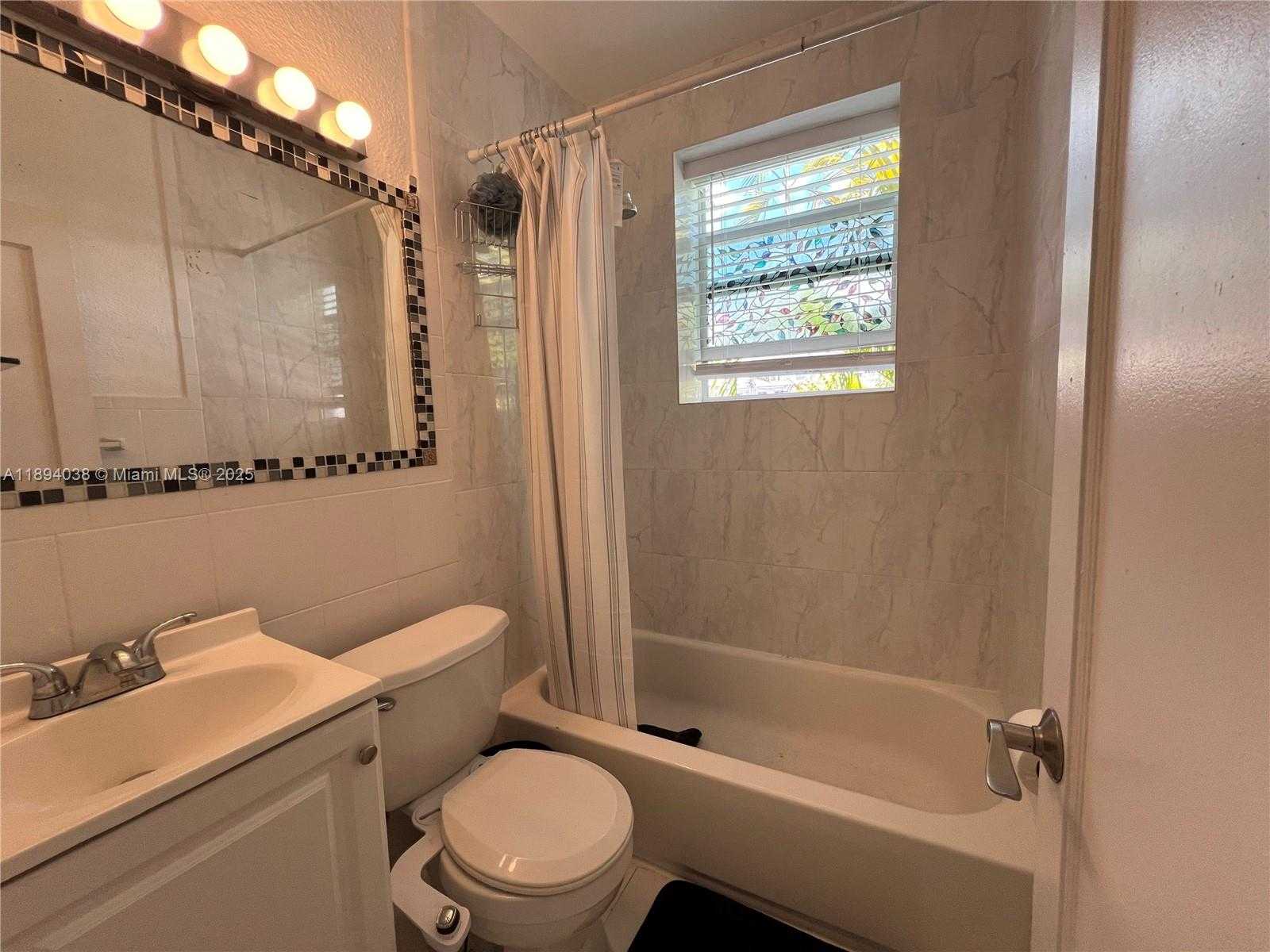 Small Image of 1618 MICHIGAN AVE #5, Miami Beach Number 12