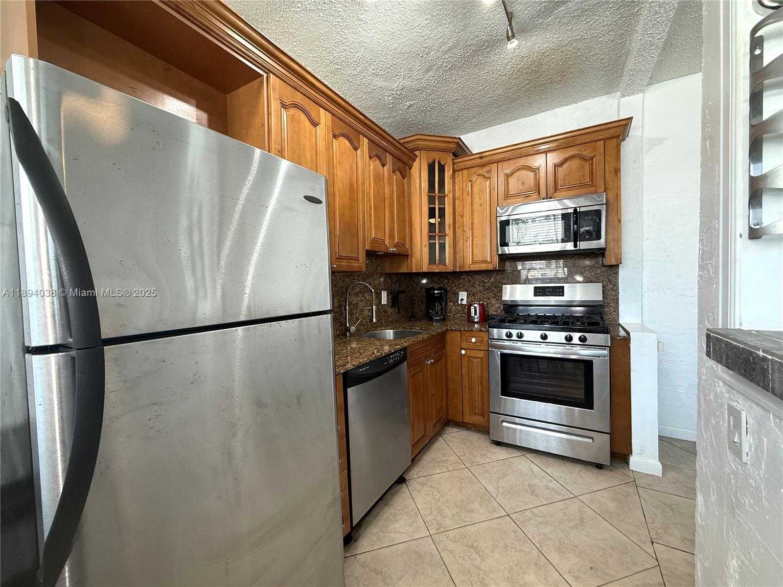 Small Image of 1618 MICHIGAN AVE #5, Miami Beach Number 3