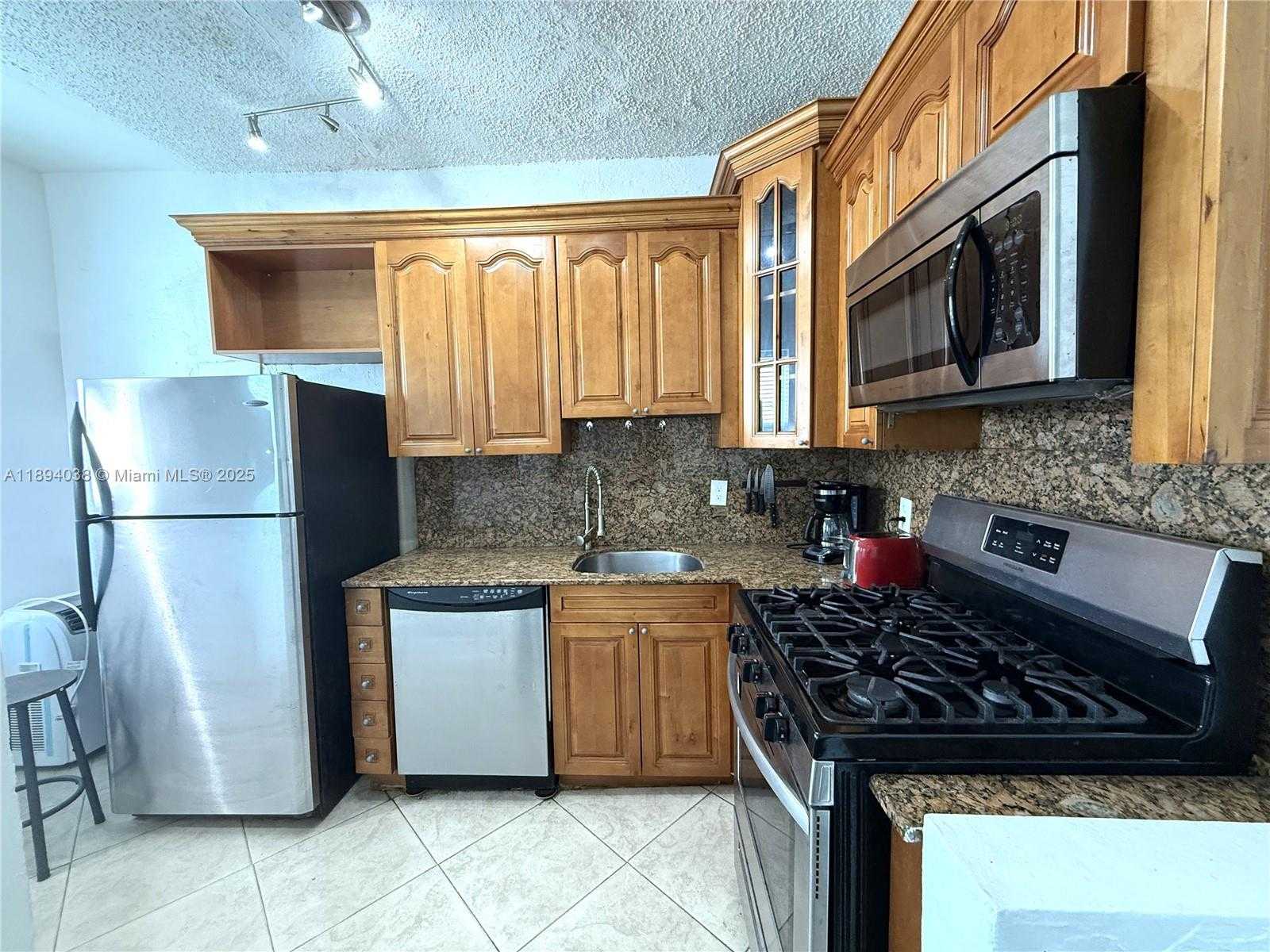 Small Image of 1618 MICHIGAN AVE #5, Miami Beach Number 4