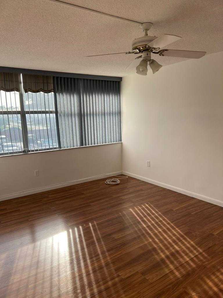 Small Image of 1200 Miami Gardens Dr, Miami, FL 33179, USA Number 12