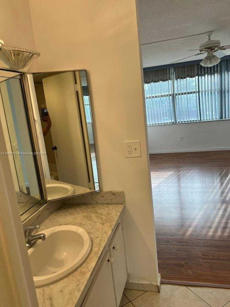 Small Image of 1200 Miami Gardens Dr, Miami, FL 33179, USA Number 16