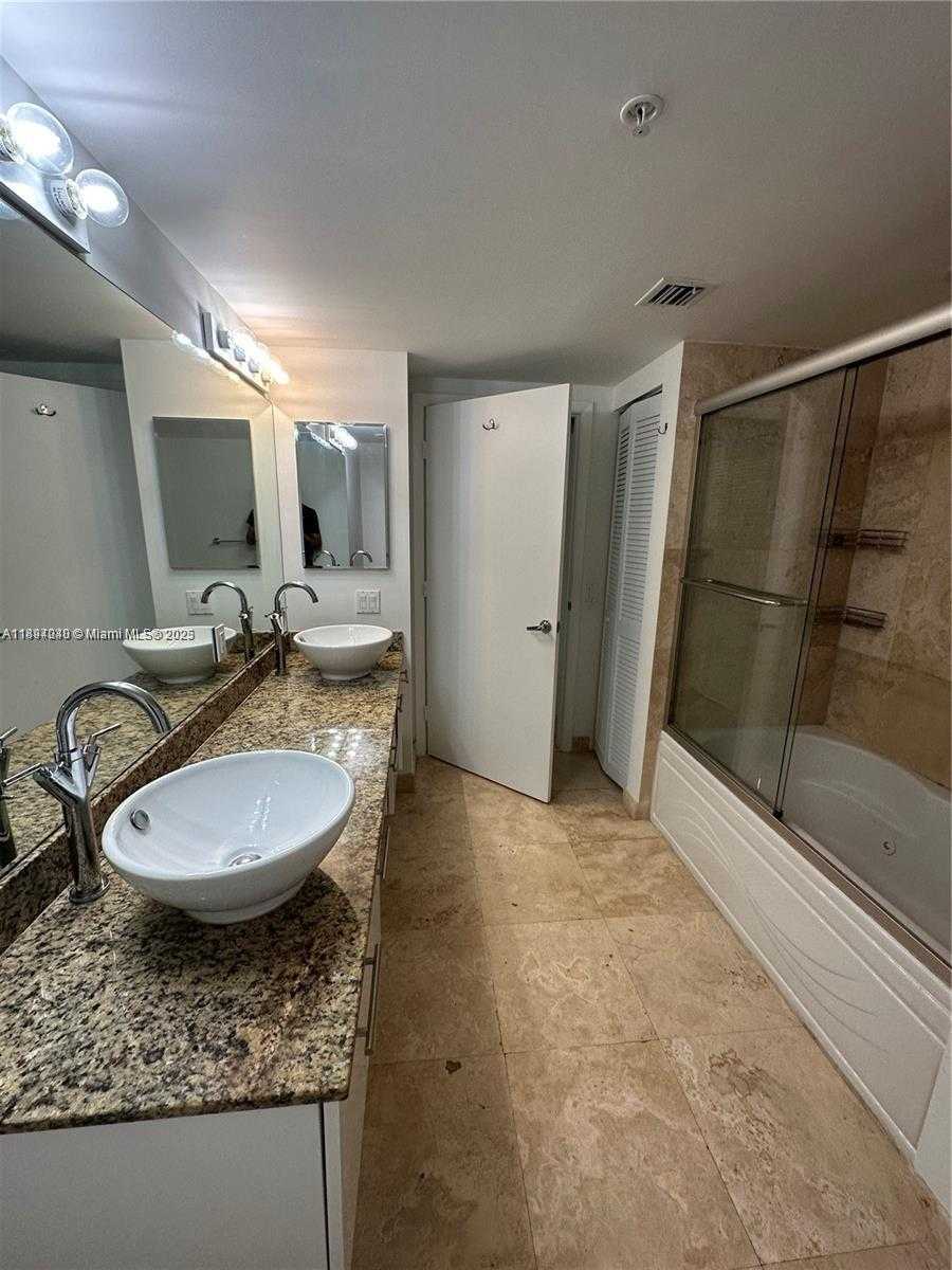 Small Image of 41 SOUTH EAST 5TH ST #1612, Miami Number 4