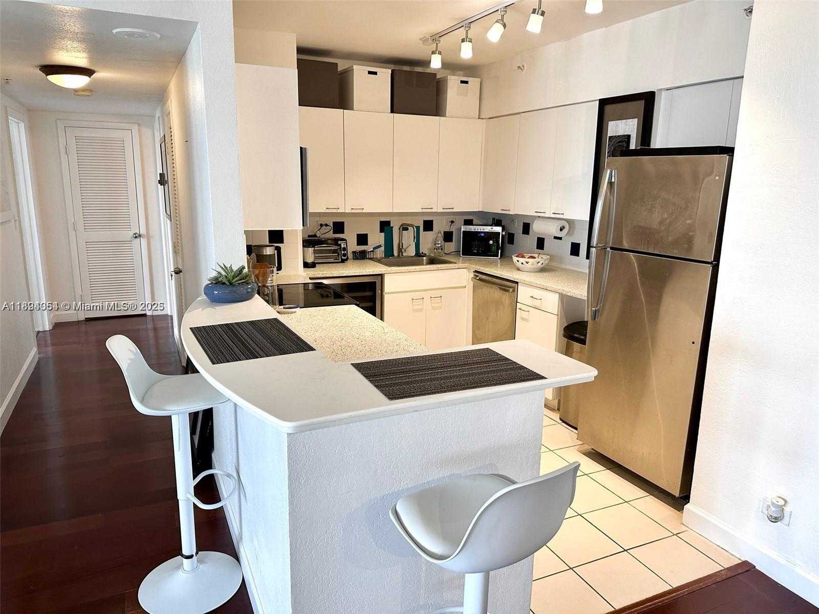 Small Image of 1500 BAY RD #1002S, Miami Beach Number 4