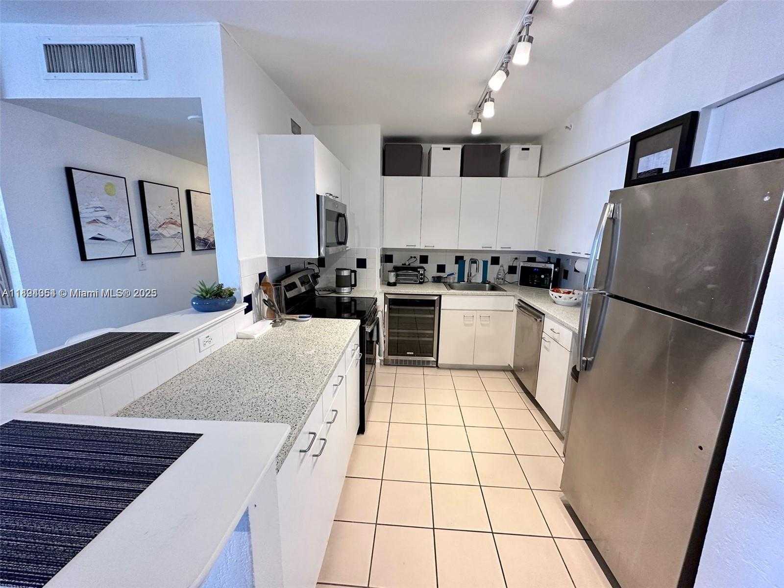Small Image of 1500 BAY RD #1002S, Miami Beach Number 5