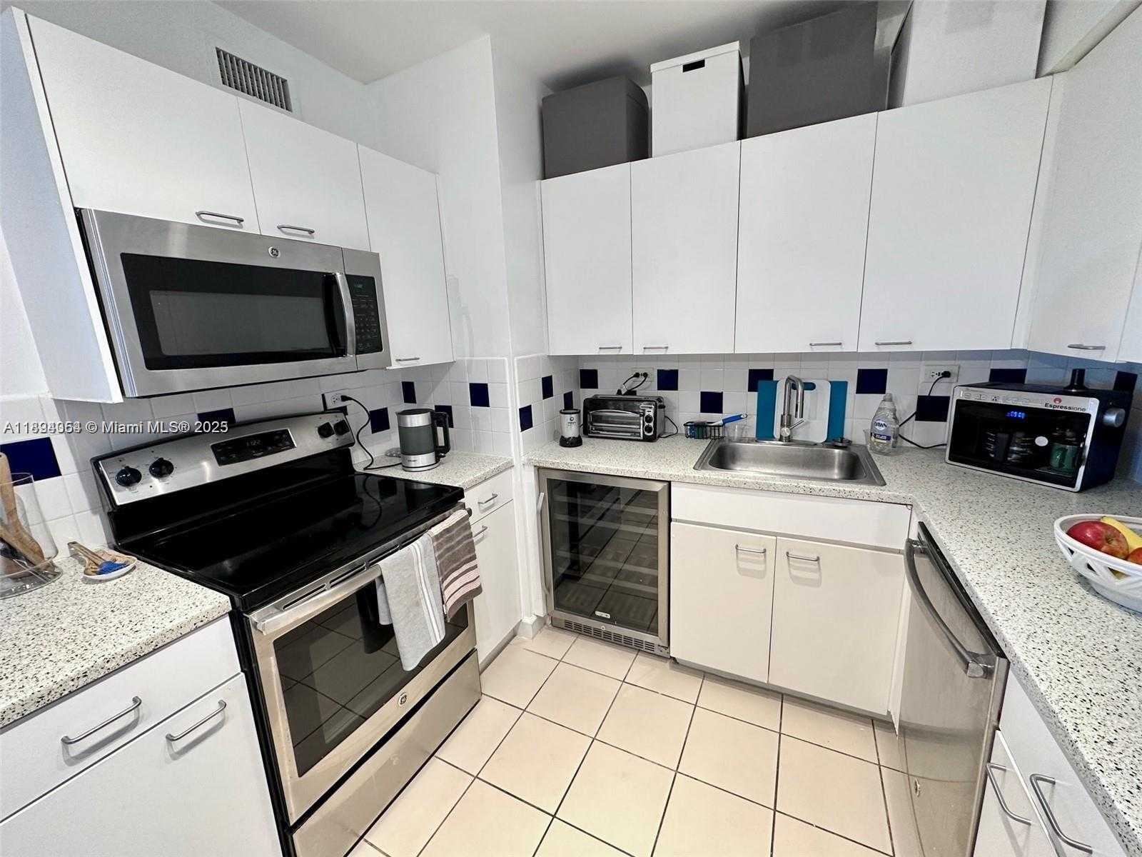 Small Image of 1500 BAY RD #1002S, Miami Beach Number 6
