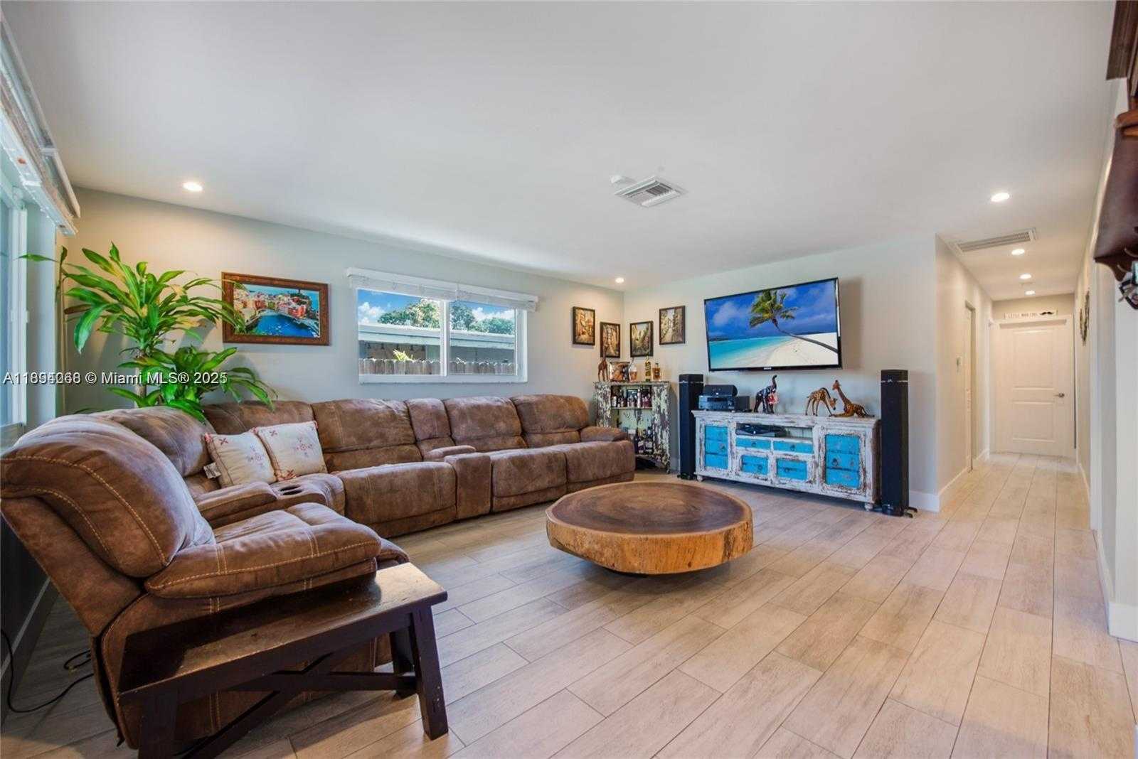 Small Image of 6560 SOUTH WEST 26TH ST, Miami Number 5