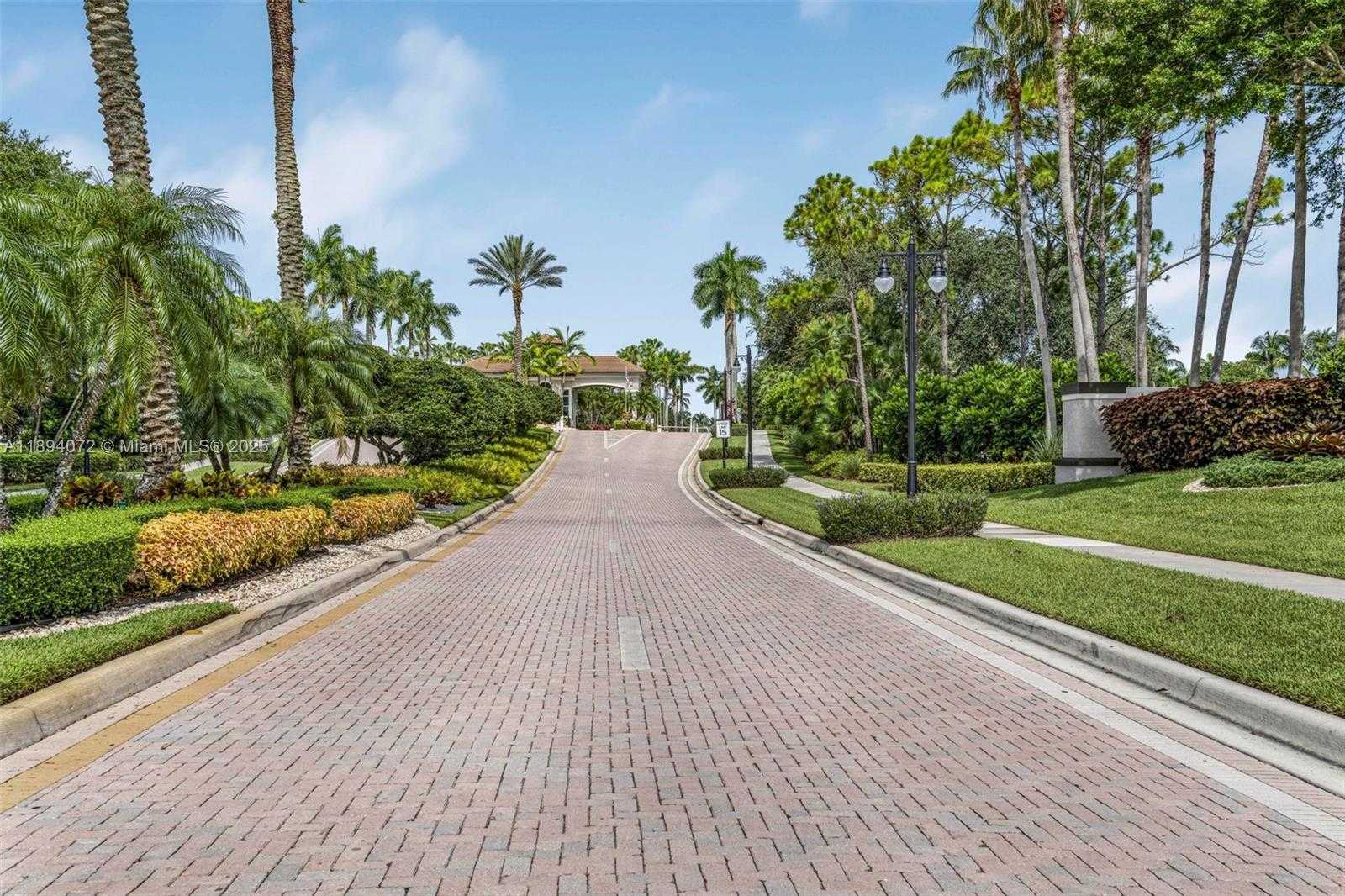Small Image of 11750 BAYFIELD DR, Boca Raton Number 3