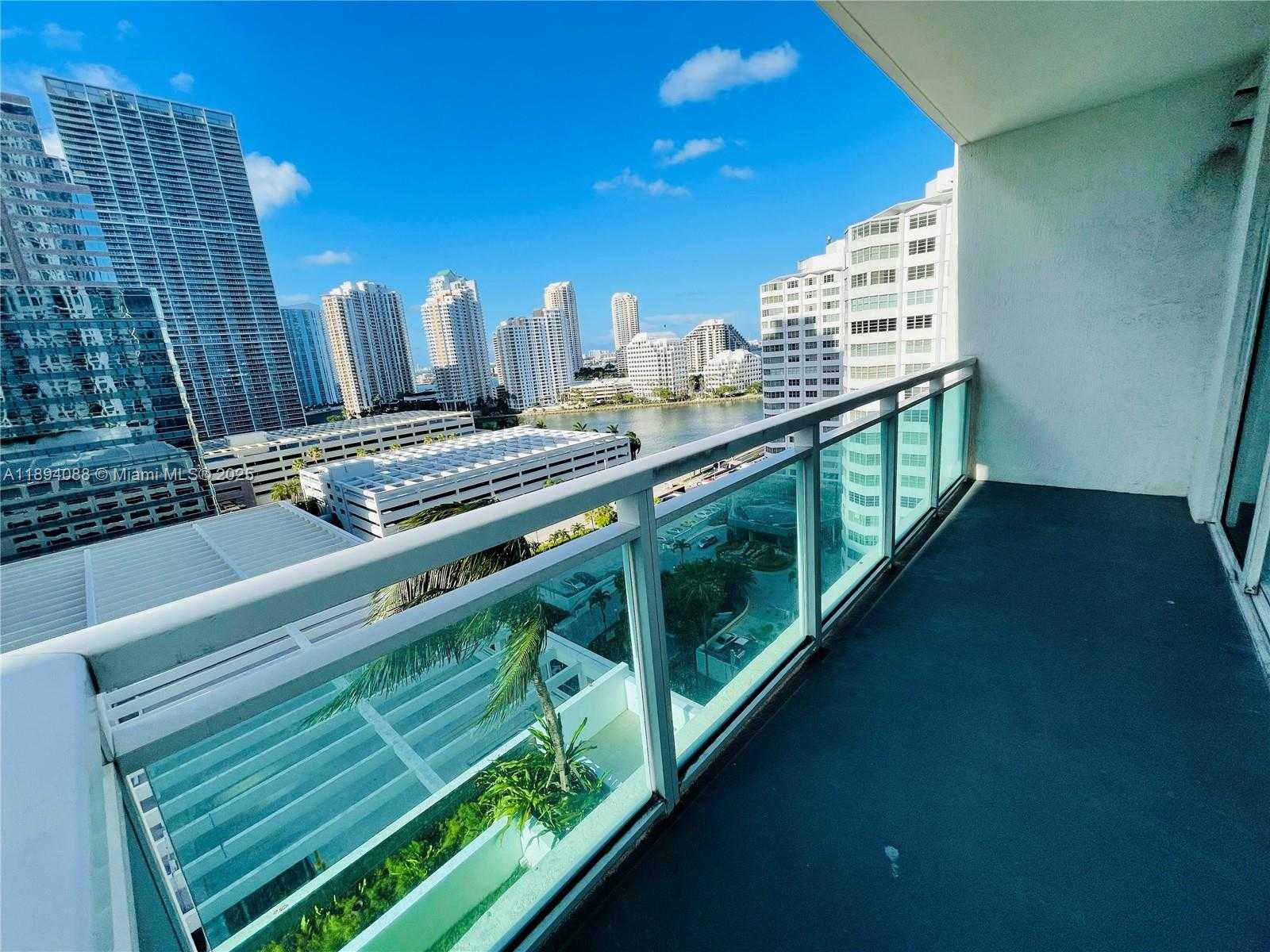 Small Image of 950 BRICKELL BAY DR #1408, Miami Number 11