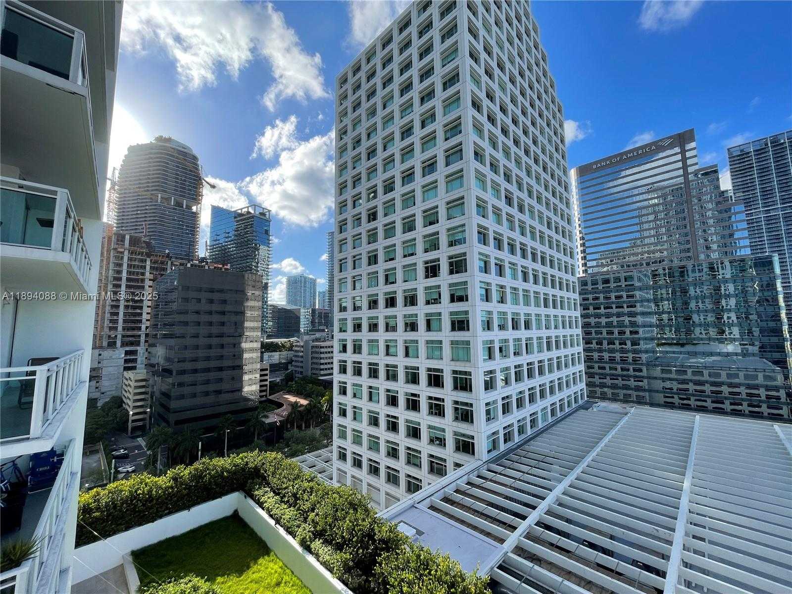 Small Image of 950 BRICKELL BAY DR #1408, Miami Number 14