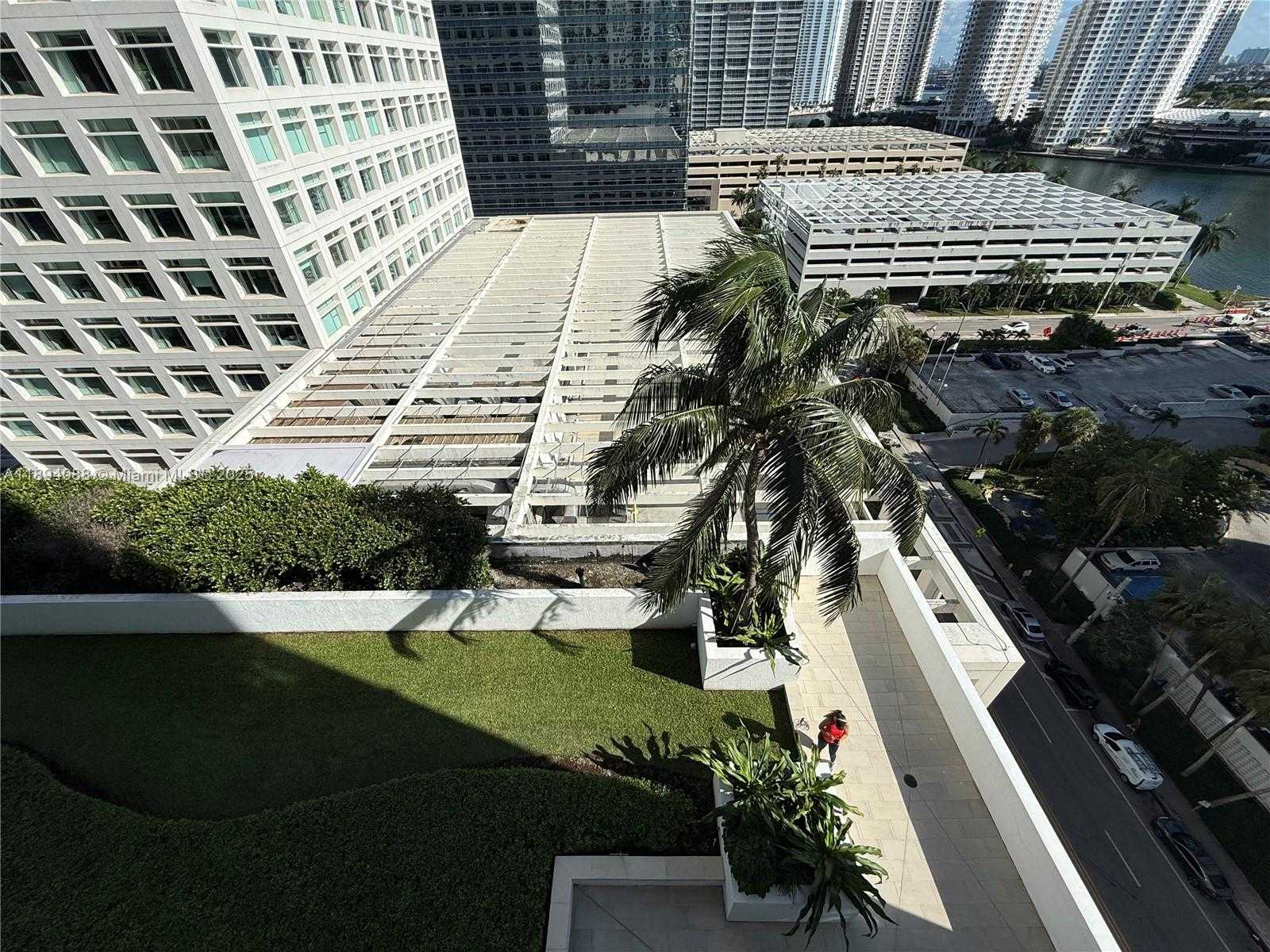 Small Image of 950 BRICKELL BAY DR #1408, Miami Number 15