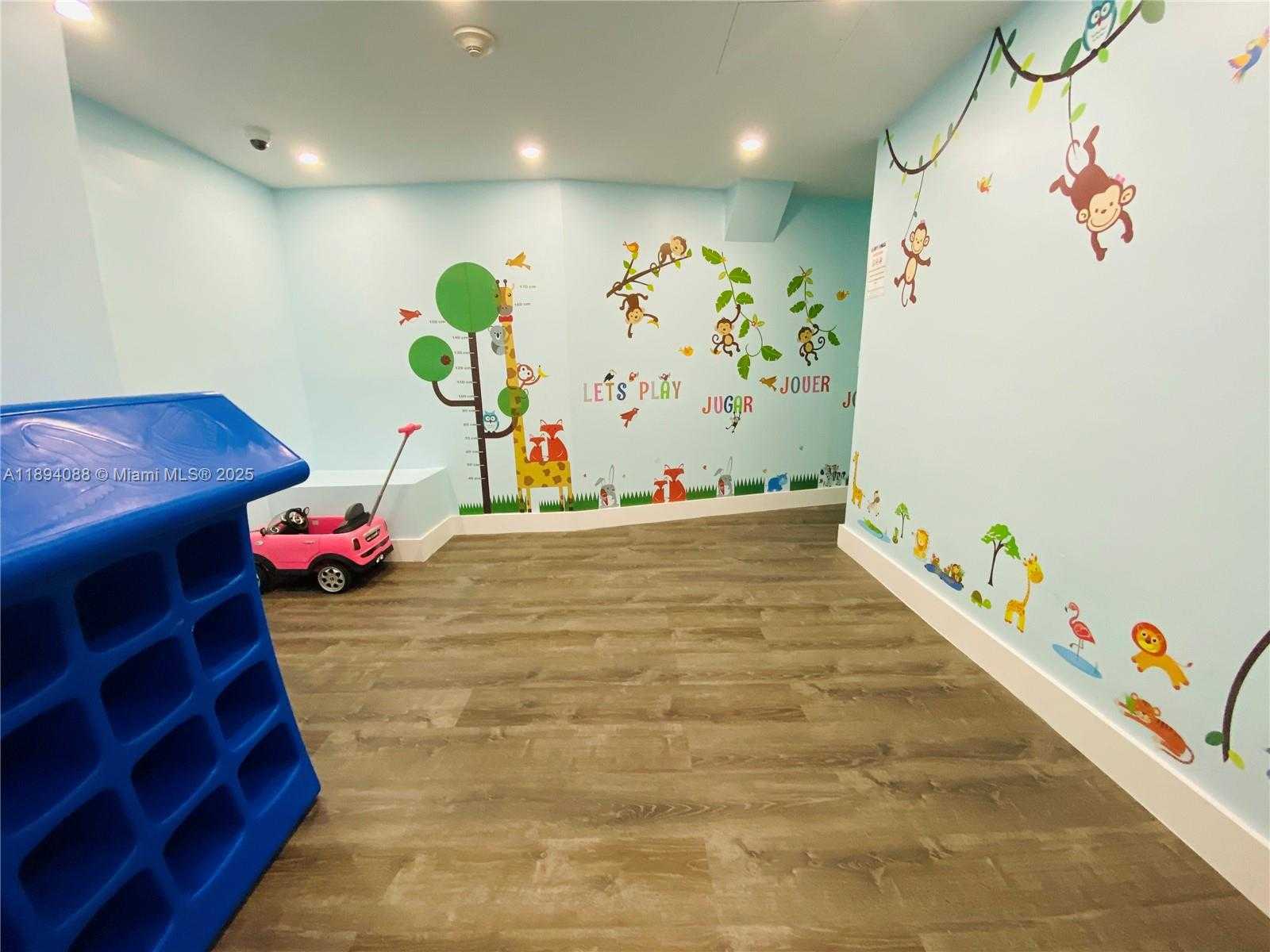 Small Image of 950 BRICKELL BAY DR #1408, Miami Number 35