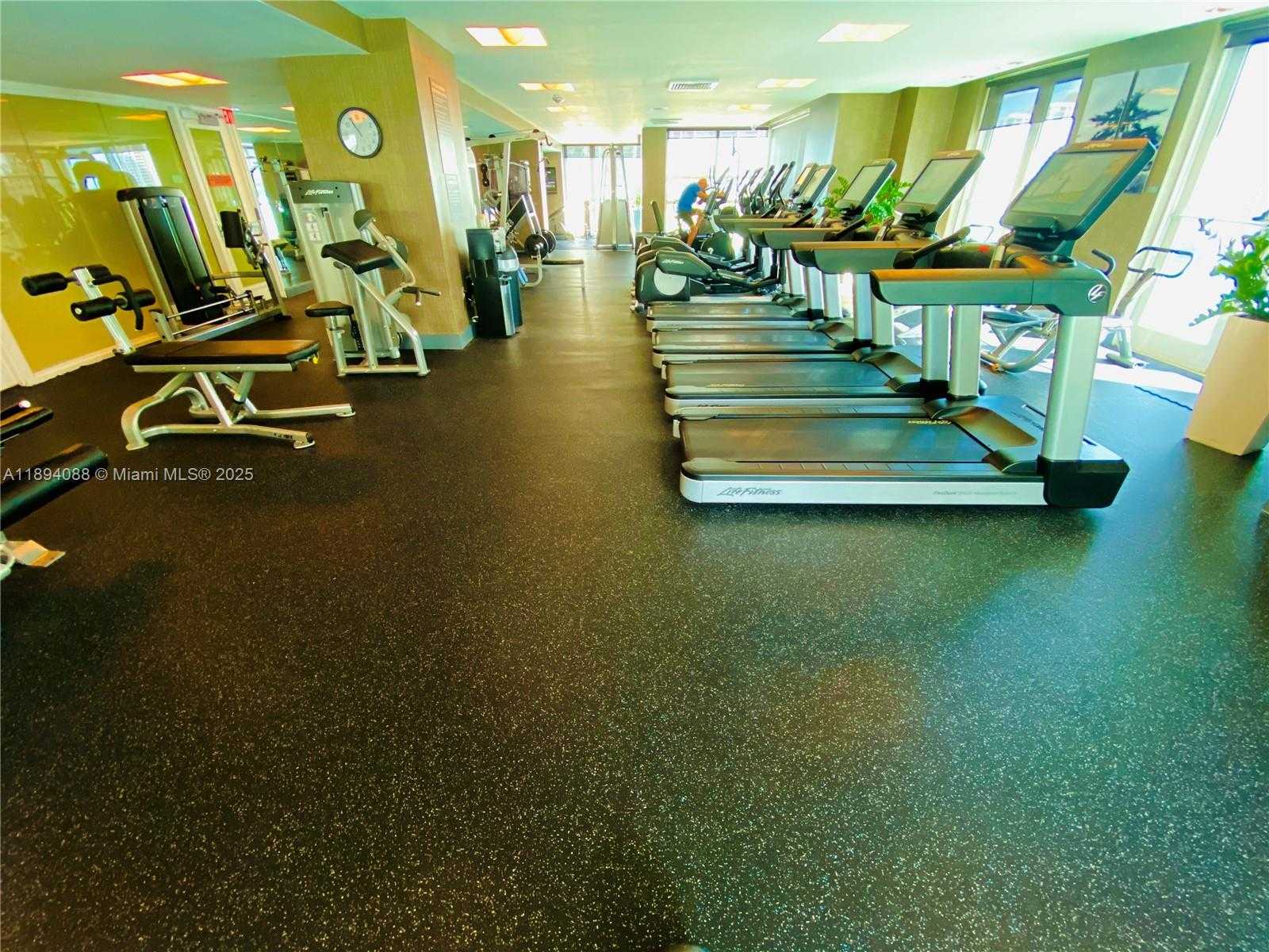 Small Image of 950 BRICKELL BAY DR #1408, Miami Number 42