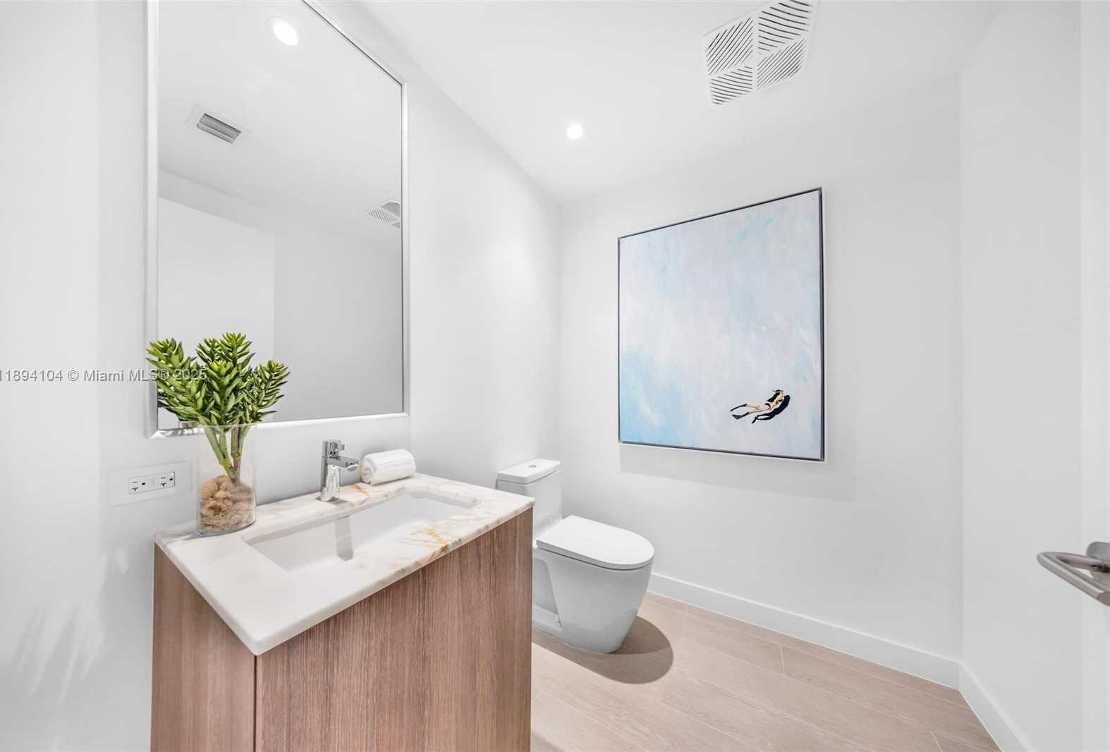 Small Image of 500 ALTON RD #2404, Miami Beach Number 14