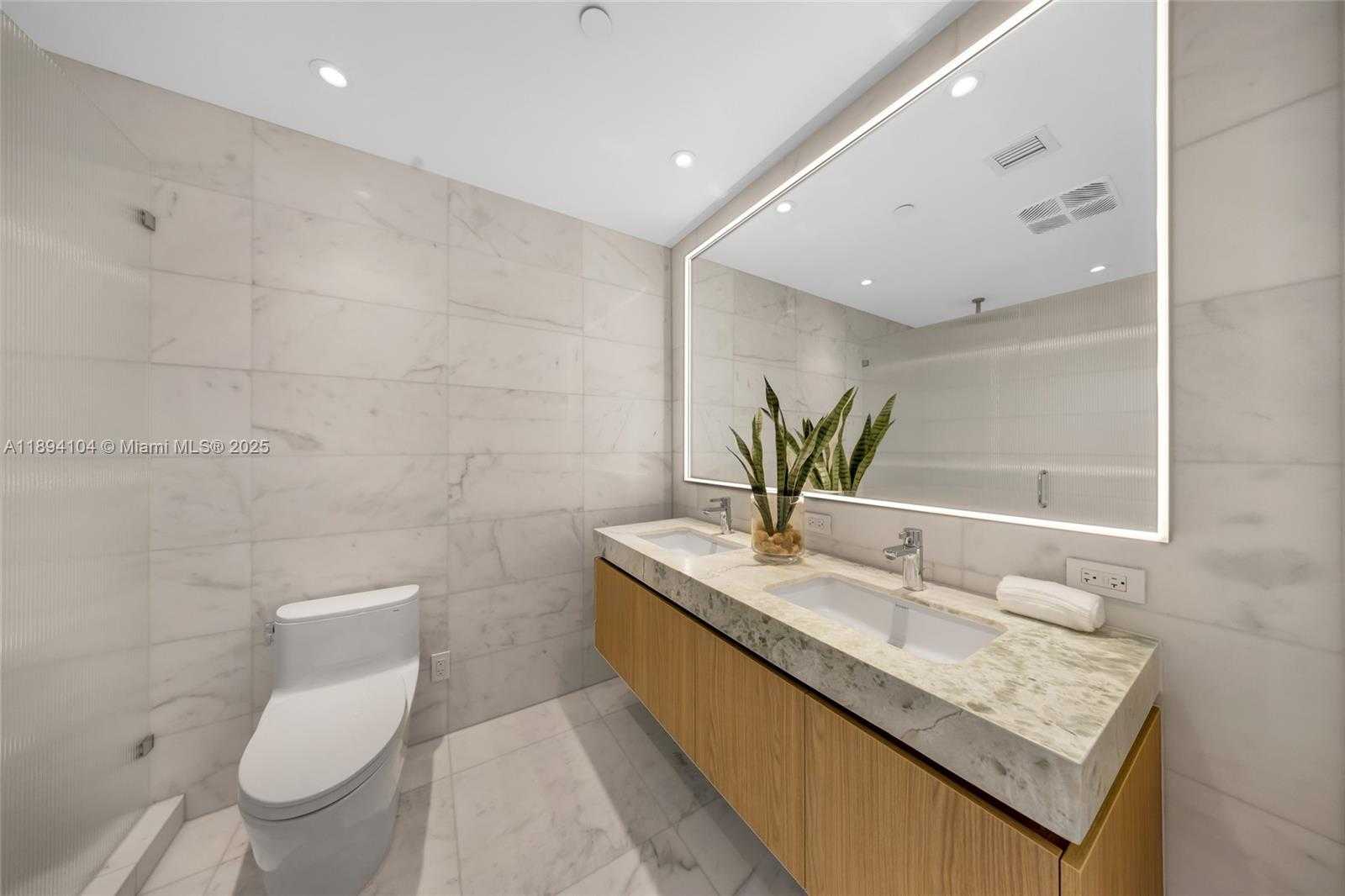 Small Image of 500 ALTON RD #2404, Miami Beach Number 20