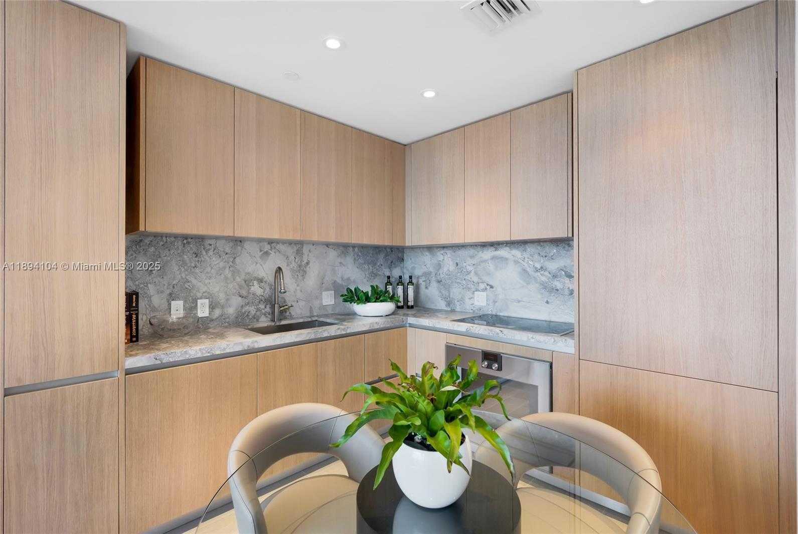 Small Image of 500 ALTON RD #2404, Miami Beach Number 4