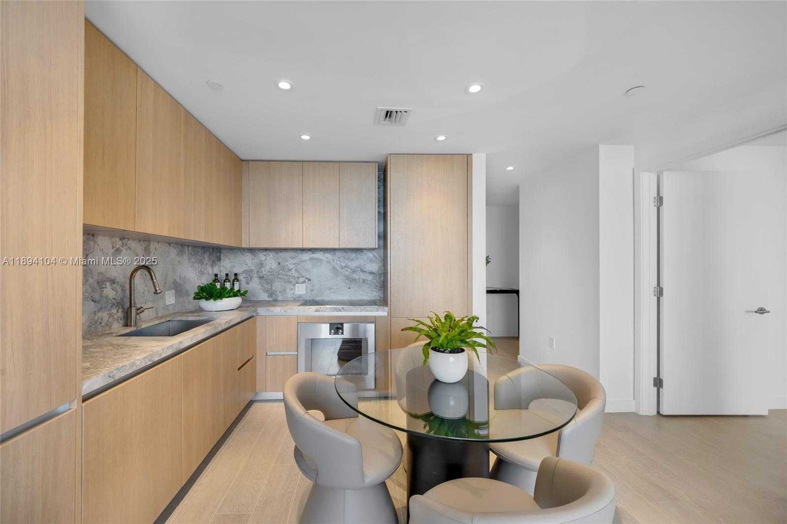 Small Image of 500 ALTON RD #2404, Miami Beach Number 5