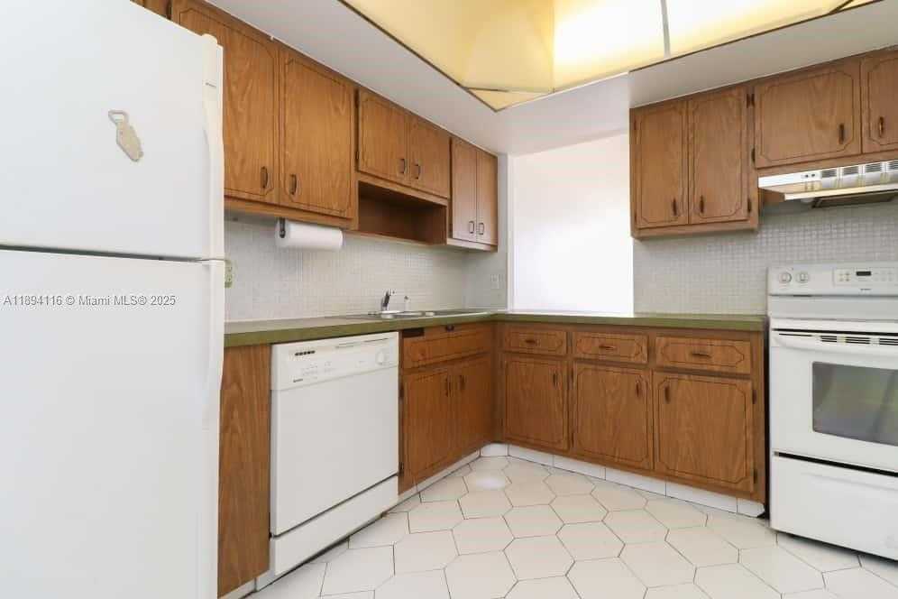 Small Image of 1351 NORTH EAST MIAMI GARDENS DR #1001E, Miami Number 2