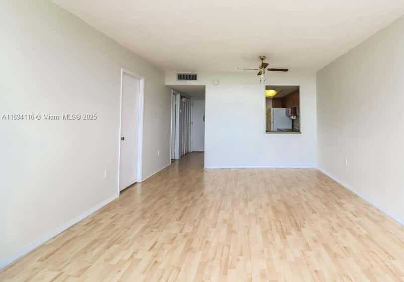 Small Image of 1351 NORTH EAST MIAMI GARDENS DR #1001E, Miami Number 4