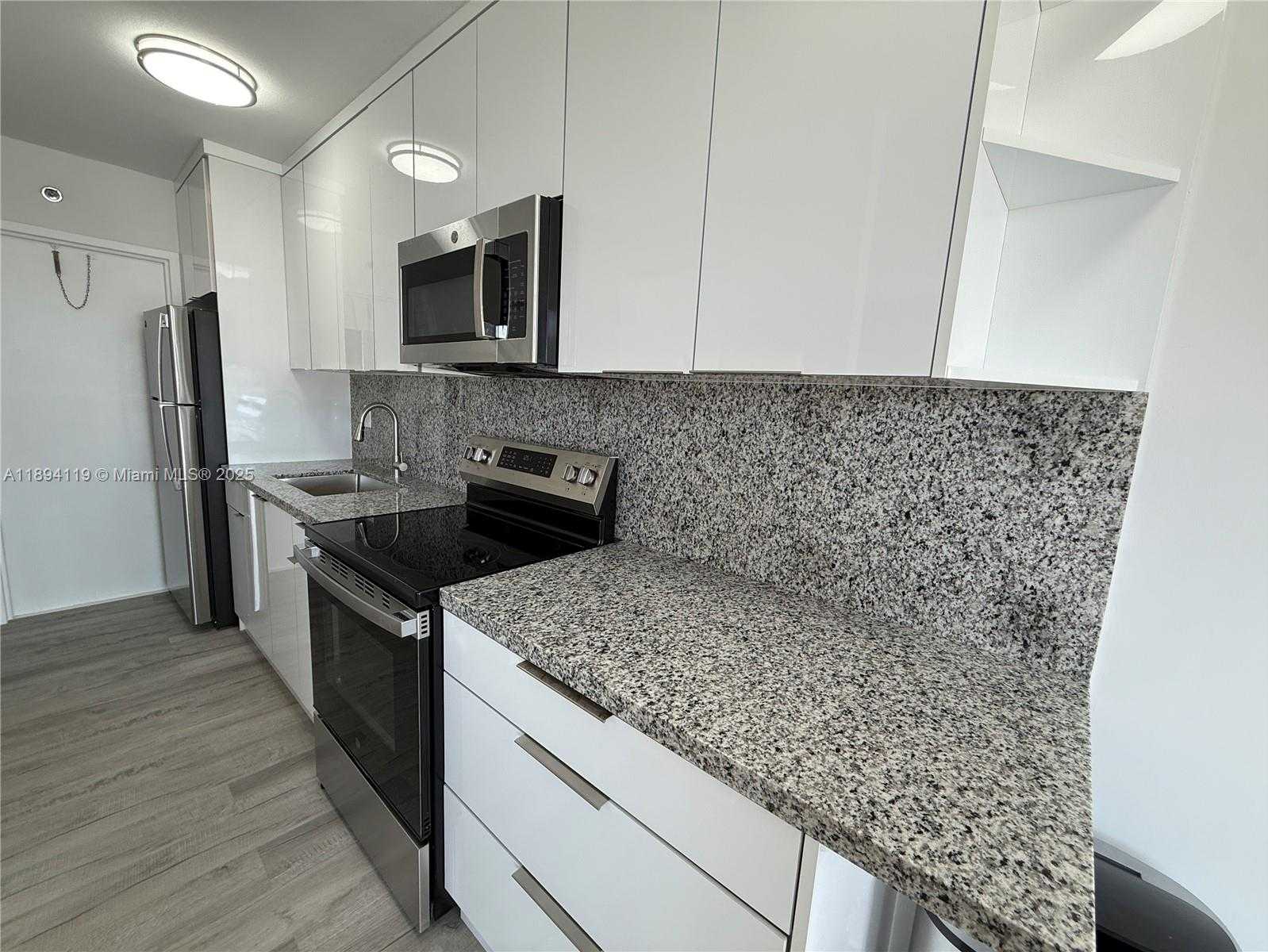 Small Image of 1255 COLLINS AVE #802, Miami Beach Number 6