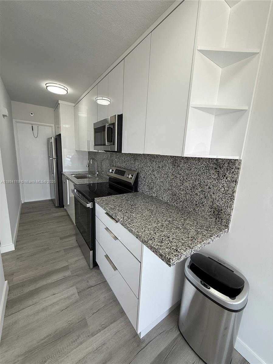 Small Image of 1255 COLLINS AVE #802, Miami Beach Number 7