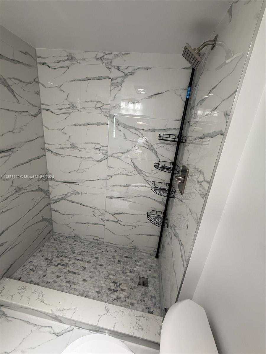 Small Image of 1255 COLLINS AVE #802, Miami Beach Number 9