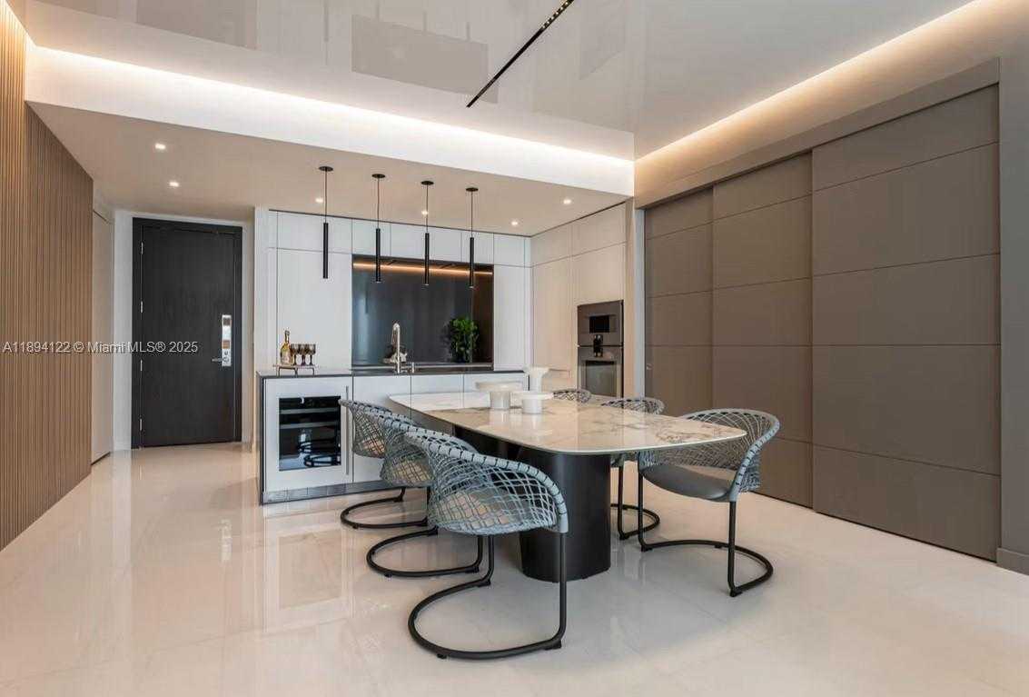 Small Image of 300 BISCAYNE BOULEVARD WAY #4105W, Miami Number 10