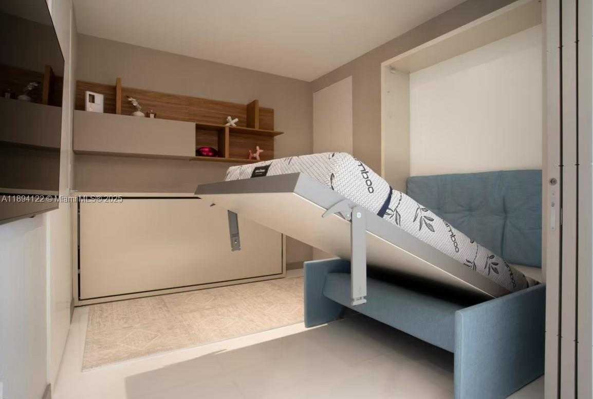 Small Image of 300 BISCAYNE BOULEVARD WAY #4105W, Miami Number 12