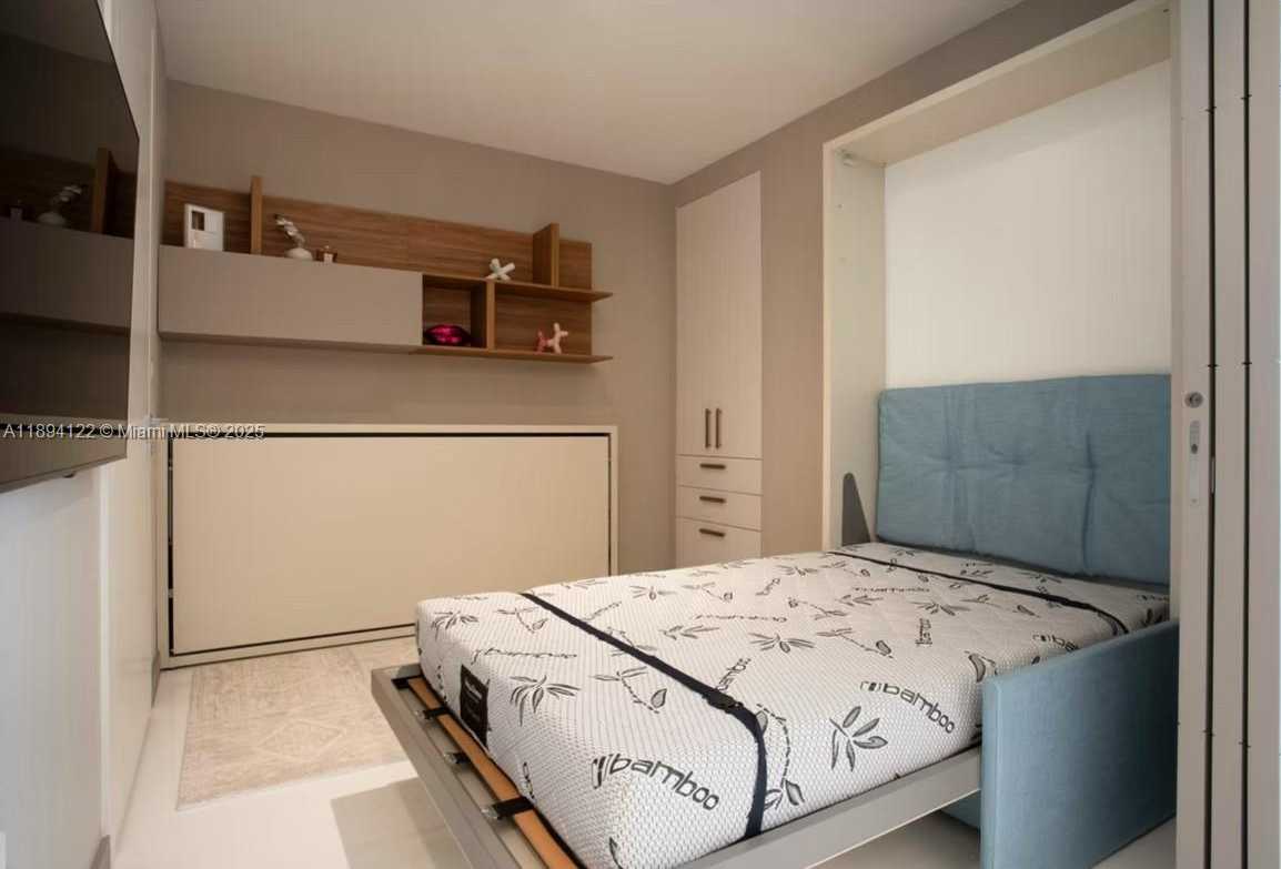 Small Image of 300 BISCAYNE BOULEVARD WAY #4105W, Miami Number 13