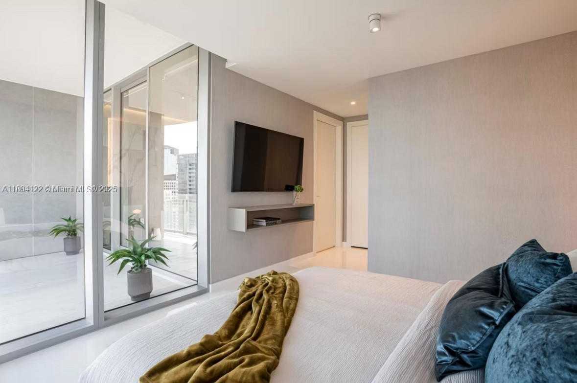 Small Image of 300 BISCAYNE BOULEVARD WAY #4105W, Miami Number 16