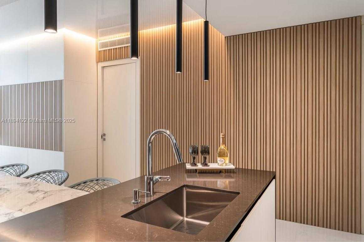 Small Image of 300 BISCAYNE BOULEVARD WAY #4105W, Miami Number 19