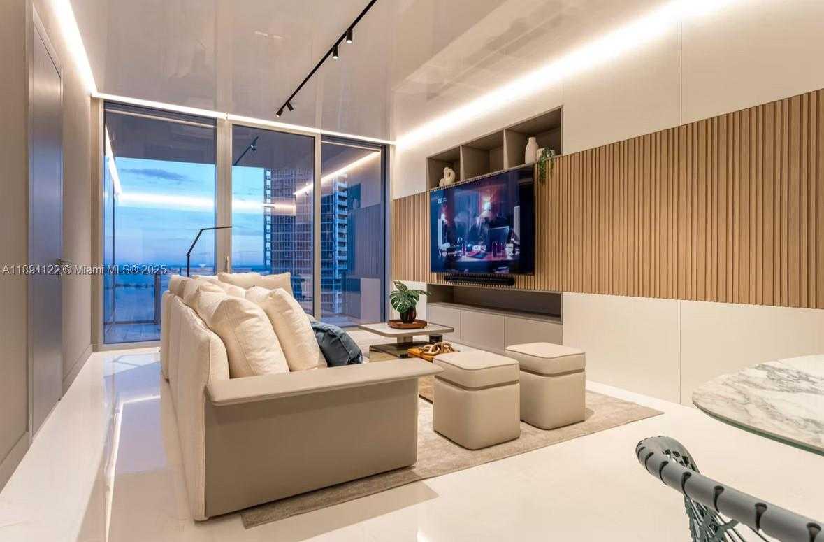 Small Image of 300 BISCAYNE BOULEVARD WAY #4105W, Miami Number 21