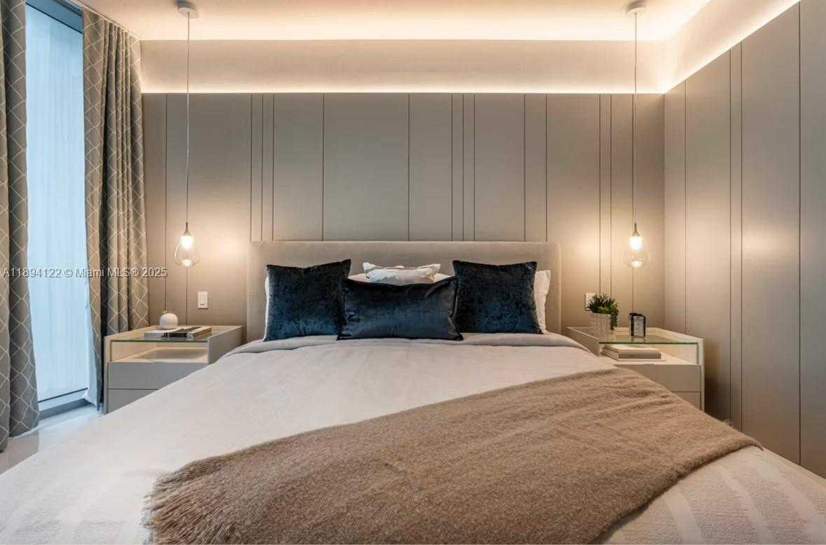 Small Image of 300 BISCAYNE BOULEVARD WAY #4105W, Miami Number 4