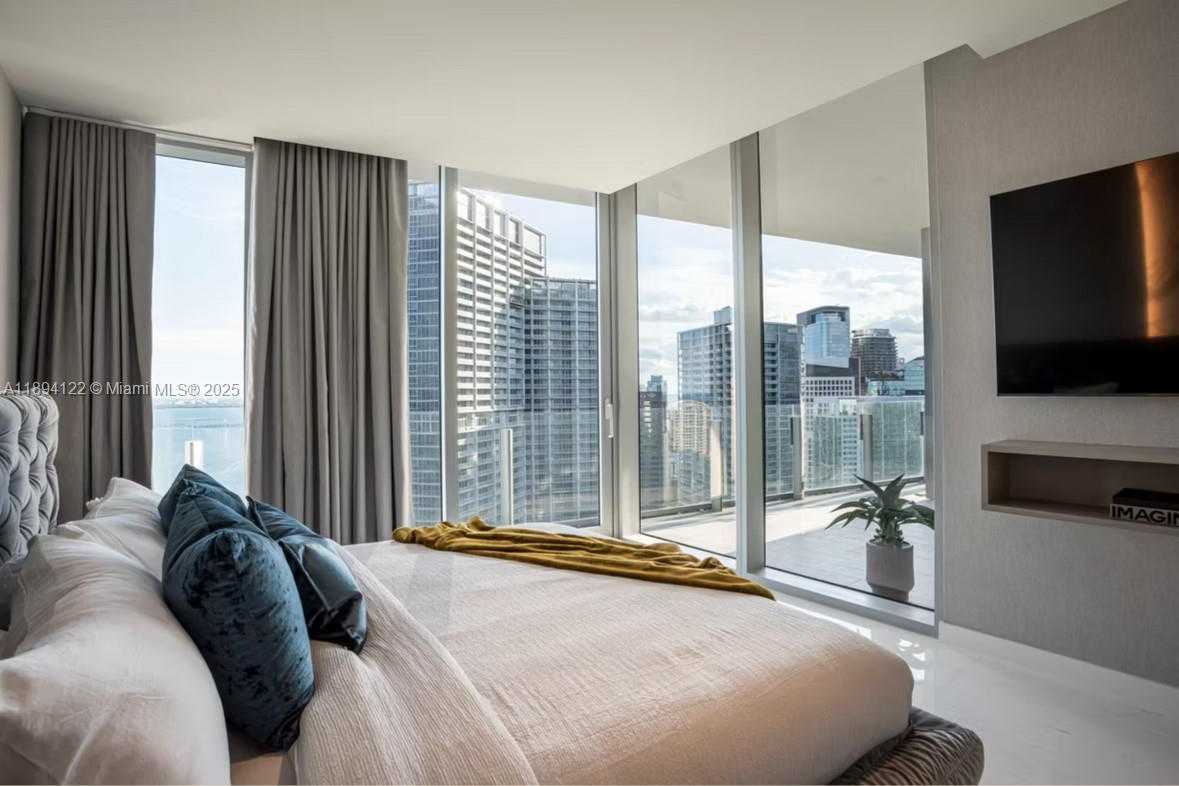 Small Image of 300 BISCAYNE BOULEVARD WAY #4105W, Miami Number 7