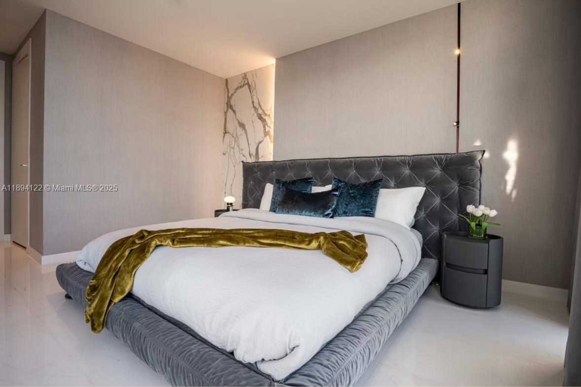 Small Image of 300 BISCAYNE BOULEVARD WAY #4105W, Miami Number 8