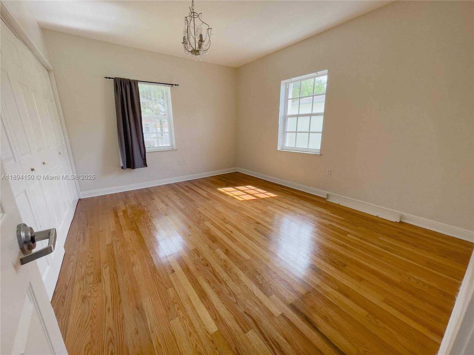 Small Image of 2290 SOUTH WEST 26TH LN, Miami Number 16