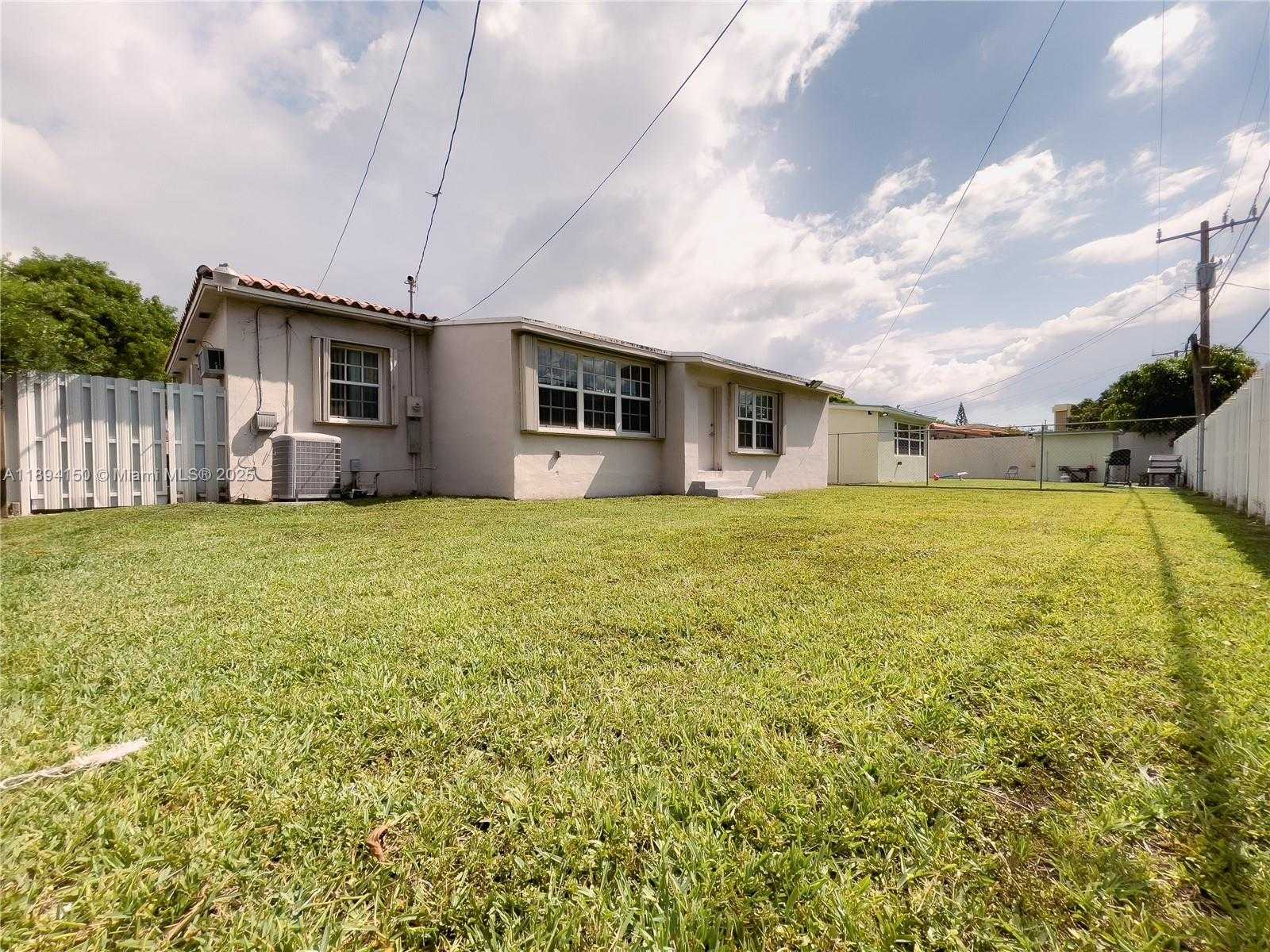 Small Image of 2290 SOUTH WEST 26TH LN, Miami Number 27