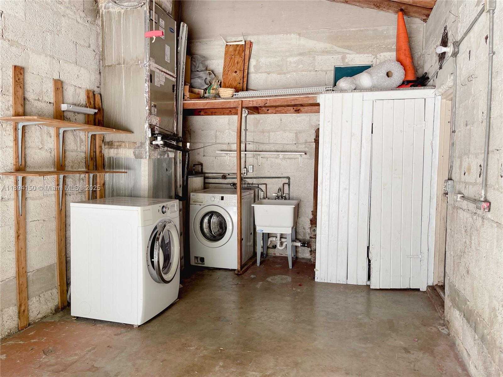 Small Image of 2290 SOUTH WEST 26TH LN, Miami Number 28